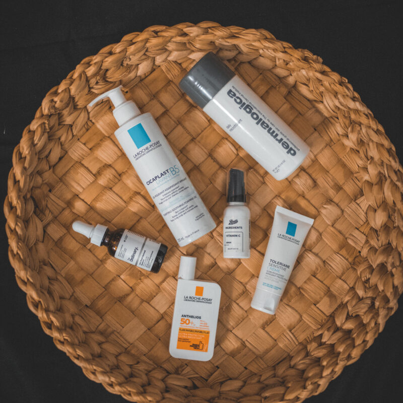 la Roche-Posay sensitive skincare routine : products lying on wooden basket